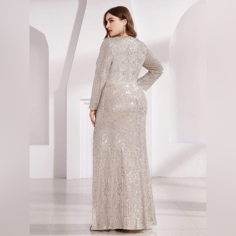 🆕 Plus Size Sexy Deep V-Neck Sequin Bodice Formal Evening Gowns - Picture 2 of 3